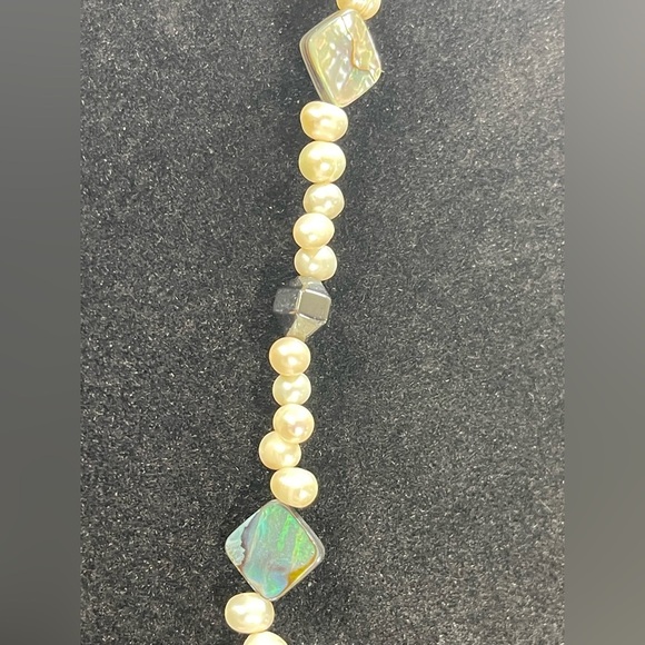 Mixed Freshwater pearl and abalone necklace, blacks, whites and greys - Picture 8 of 14